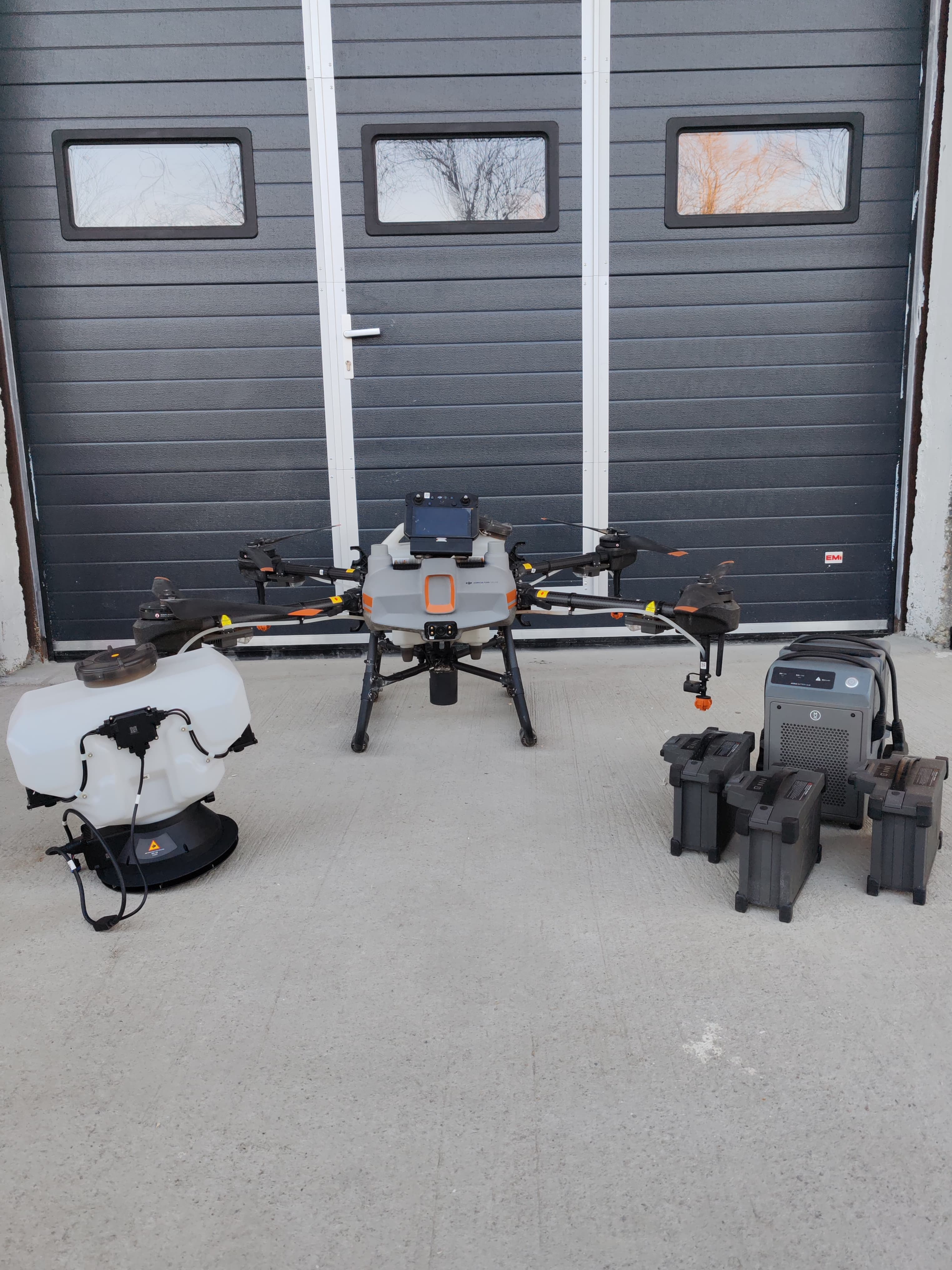 Dronă DJI Agras T10 Second Hand Pachet complet